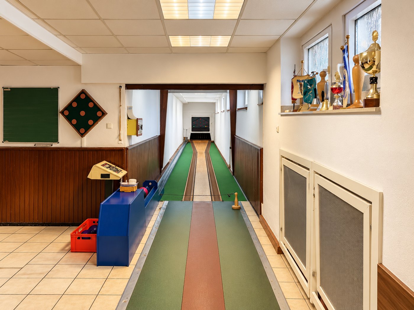 Kegelbahn mit Ballrücklauf